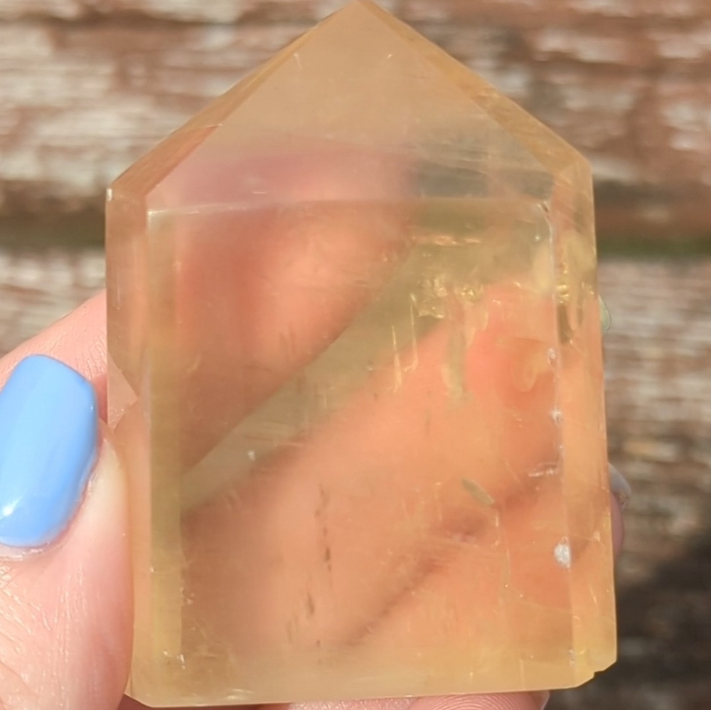 Optical Honey Calcite Tower